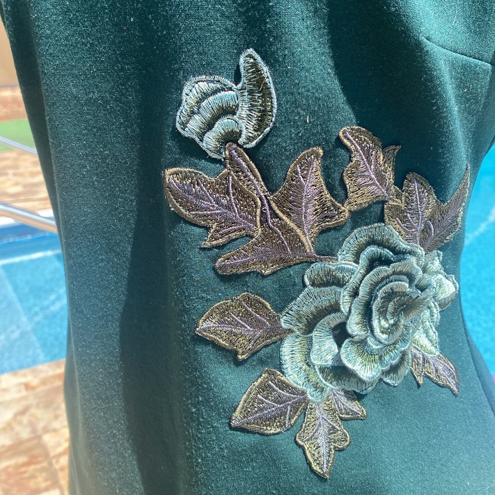 New York & Company Emerald Green Embroidered Top and Midi Skirt - Picture 4 of 5